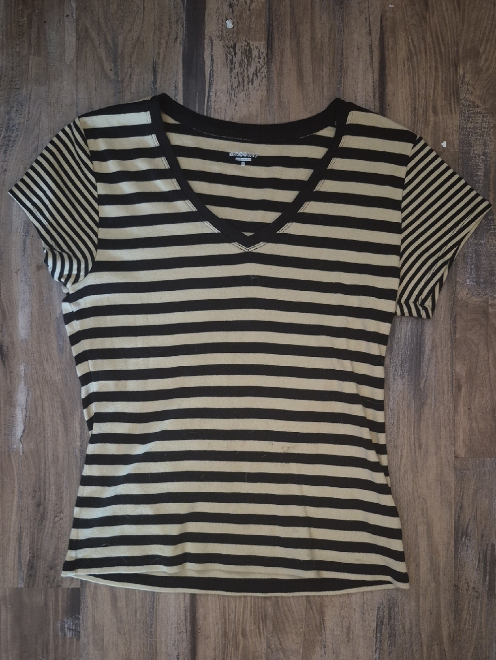 EUC Massini Short Sleeve Striped Shirt. V Neck. Womens Medium. Black & Yellow